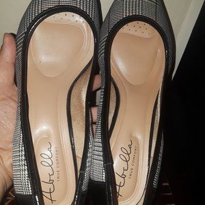 Abella Designer Shoes: Size 9-Excellent Condition